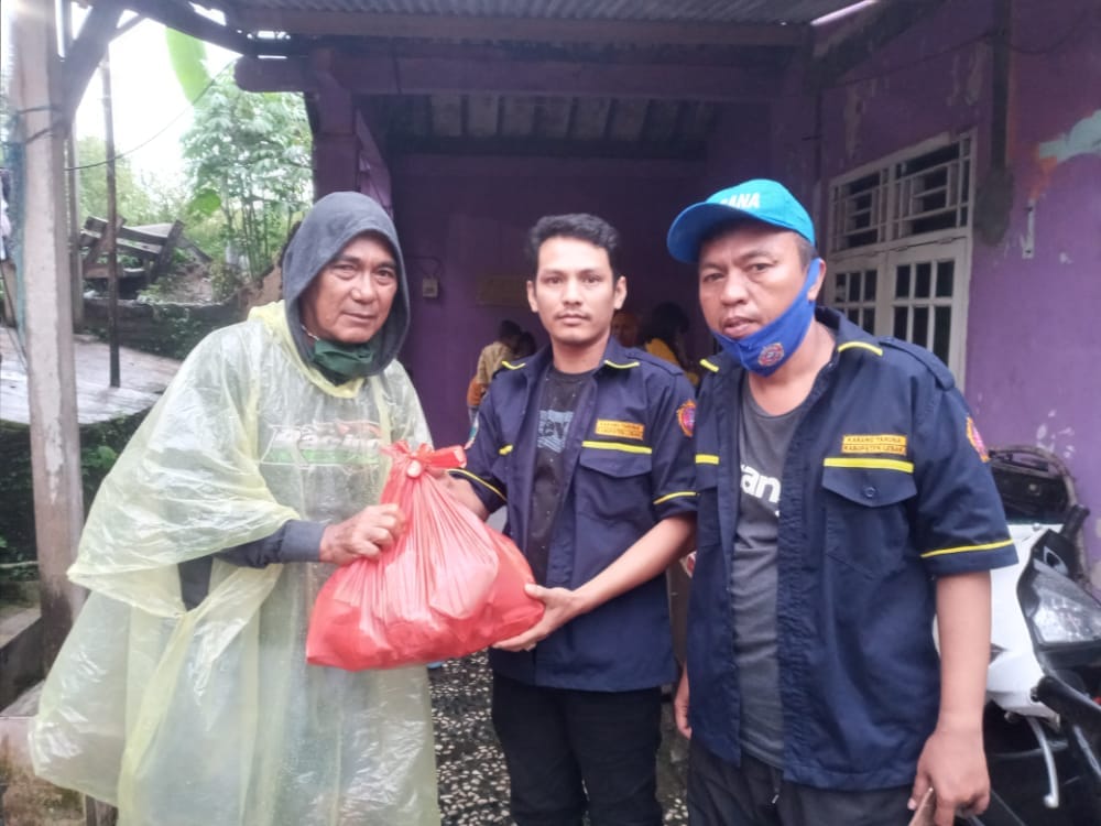 Karang Taruna Blusukan Kelokasi Banjir