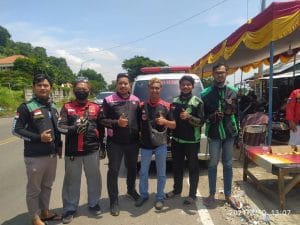 Komunitas Ojek online lakukan kegiatan sosial,masyarakat mengapresiasi.