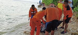 Akhirnya Nelayan yang jatuh dari perahu ditemukan Tim Sar.