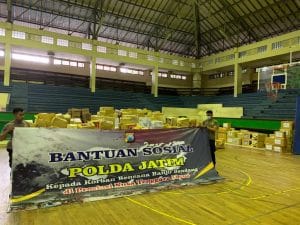 Polda Bali Distribusikan Bantuan Empat Polda Untuk Korban Banjir Bandang NTT