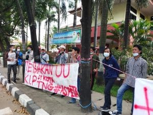 Komite independen penyelamat anak bangsa, (KIPANG)beri dukungan pasca di geruduknya Dinas PUPR.