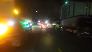 Pengguna jalan keluhkan Mobil tanki parkir Malam hari di bahu jalan depan PT VOPAK.