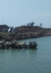 Kepela desa Salira Arogan menjawab konfirmasi media,terkait Tumpukan lumpur proyek.