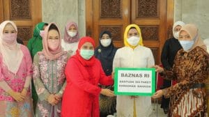BAZNAS Serang Bagikan Paket Ramadhan Bahagia Untuk 300 Perempuan Lansia.