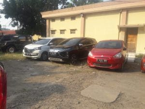 Tarif parkir kendaraan roda empat wisata pulau kecil merak Rp 25.000,Pantaskah?