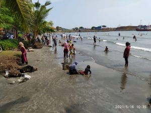 Pantai Salira Ramai Pengunjung, Diduga abaikan instruksi gubernur Banten