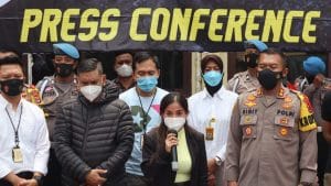 Kapolres Cilegon: Wanita Pemaki Petugas Saat Kendaraannya di Stop, Akhirnya Minta Maaf