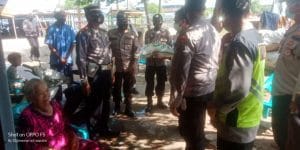 Peka!!Kapolsek Pulo merak langsung Sambangi Nenek Daryunah penderita tumor ganas.