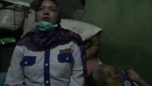 Nenek Daryunah warga Merak Penderita Tumor Tyriod butuh Dermawan.