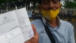 Calon Penumpang Pelabuhan Merak Kehabisan ongkos,Minta Bantuan ke Polisi.