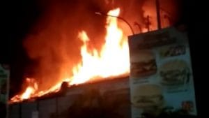 Si jago merah Kembali beraksi kali ini Kantor Desa Bitung Jaya Kecamatan Cikupa.