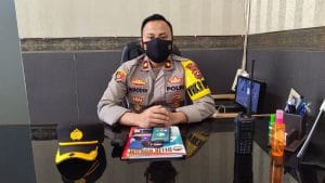Polres Cilegon Polda Banten laksanakan putar balik kendaraan yang akan menuju Sumatra.