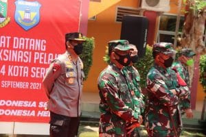Kapolda Banten dampingi Presiden RI Tinjau serbuan Vaksinasi SMAN 4 Serang