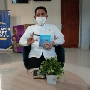 Camat Sepatan Terbitkan Buku Dengan Judul ” Memimpin Dengan Gaya Pelangi”