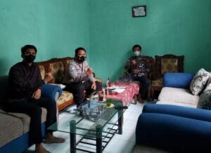 Ciptakan Pilkades Yang Aman dan Kondusif Bhabinkamtibmas Bersinergi Dengan PLT Desa