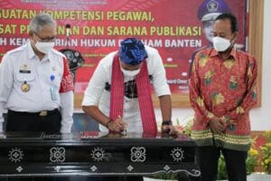 Wamenkumham tandatangani Prasasti Pusat Pelayanan Sarana Publikasi Hukum dan HAM Banten