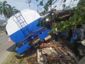 Diduga tidak ada itikad baik Pt. Era Salvindo, perusahaan tanking air yang menabrak warung warga di merak