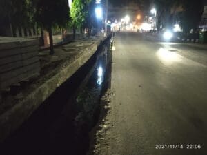 Proyek Gorong-gorong Merak minim Garis Line,Pengguna jalan pertanyakan kontraktor pelaksana