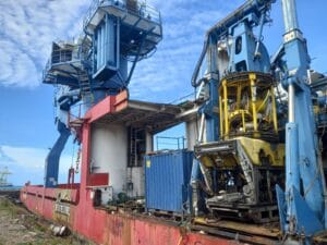 Ada Apa Ya? Kapal IK-Merdeka Sandar Di Jetty Bukan Pada Tempatnya