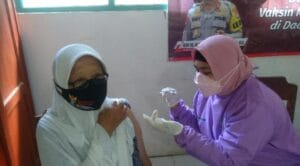 Giliran Warga Temposo Melakukan Serbuan Vaksinasi Oleh Jajaran Polsek Pulomerak