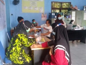 Lagi Jajaran Polsek Pulomerak Gelar Vaksinasi, Saat Ini kepada Pedagang Pasar Merak