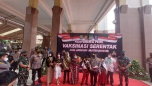 Forkopimda Dampingi Kapolda Metro Jaya Menghadiri Vaksin serentak Di Kota Tangerang