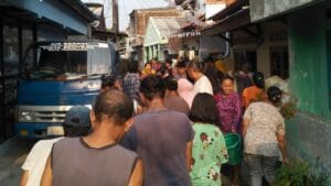 Perumdan Tirta Benteng Bantu Salurkan Air Bersih Untuk Earga Terdampak