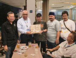 PWI Banten Berikan Hadiah Kopi Leuit Baduy Atas Kemenangan Cak Munir