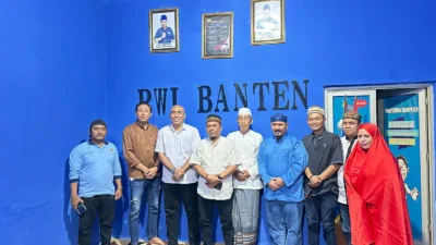 Kasi Penkum Kejati Banten Kunjungi PWI Banten, Pererat Silaturahmi dan Doakan Almarhum Zulmansyah Sekedang.