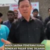 Akhirnya Husen Saidan Bongkar Pagar Seng Tanah Warga Jakarta Didampingi Ketua RT dan Aparat Kepolisian