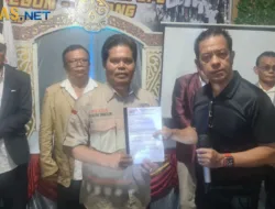 Syalom Simbolon Terima SK Lanjutan Kepengurusan DPC Parbi Cilegon Serang Periode 2025-2029.